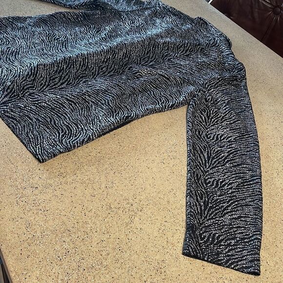 Chico's black and silver metallic tiger print asymmetrical zip front jacket sz 1 - Picture 9 of 16